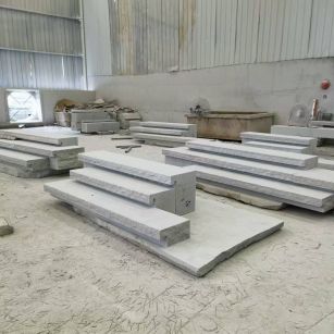 金昌 整石台阶（大面火烧+侧面自然面），出货前厂内拼装