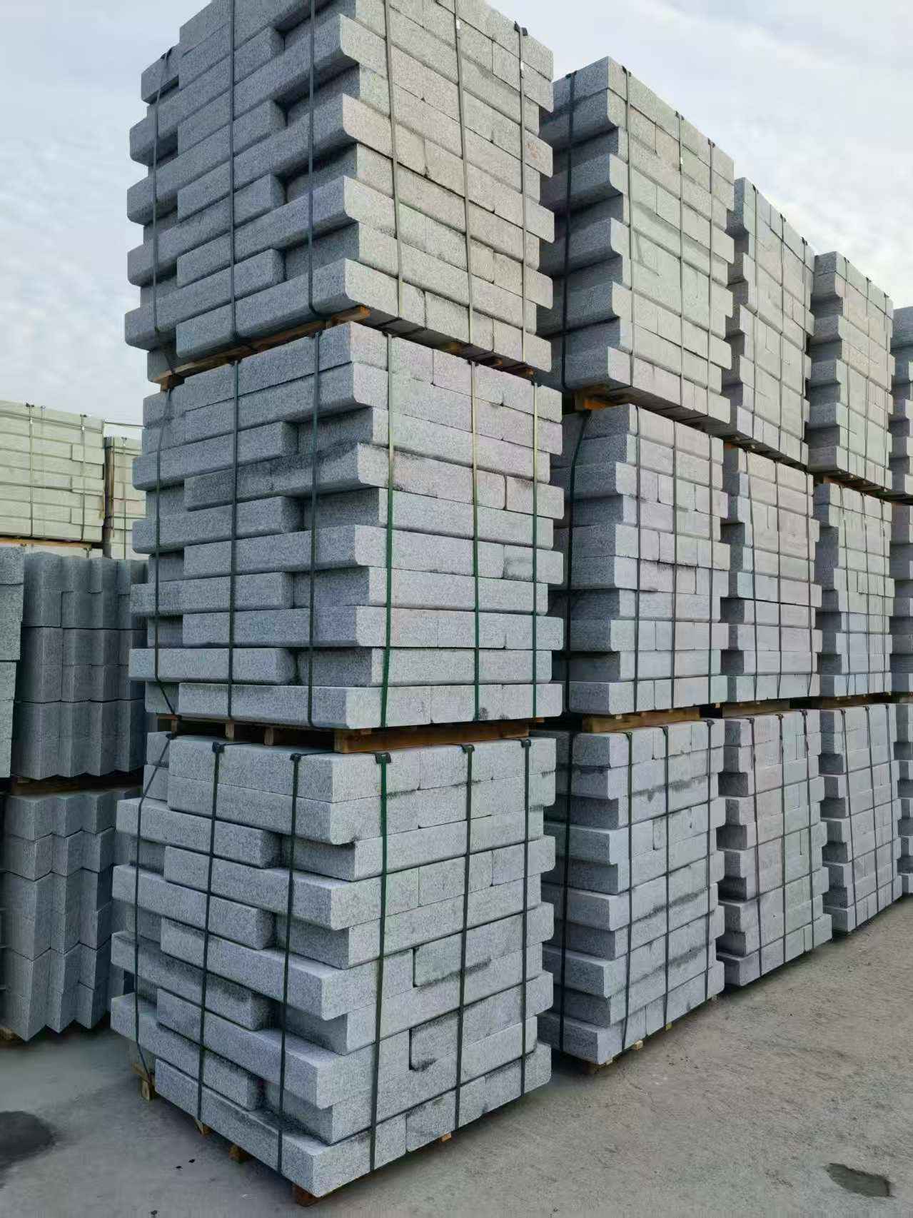 金昌 路沿石（路侧石），颜色一致，尺寸标准