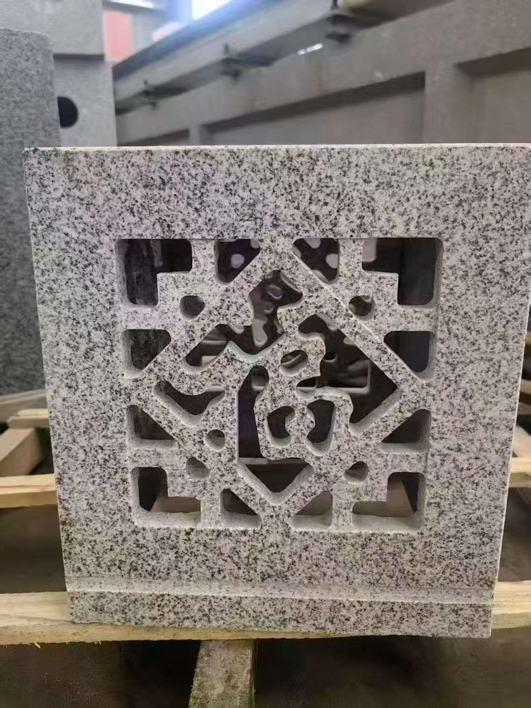 金昌 芝麻白花岗岩镂空雕花灯笼