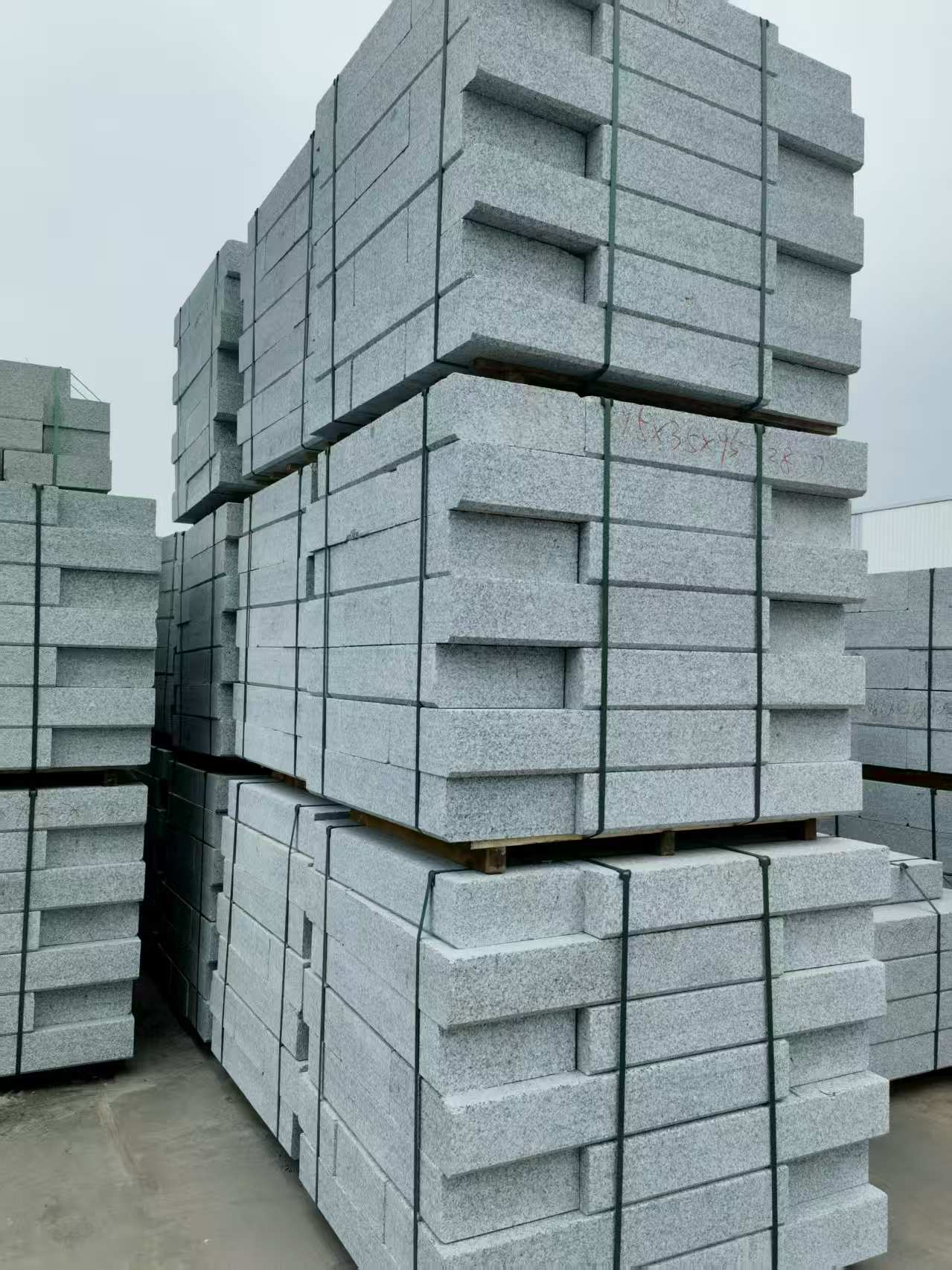 金昌 路沿石，板板正正的路沿石